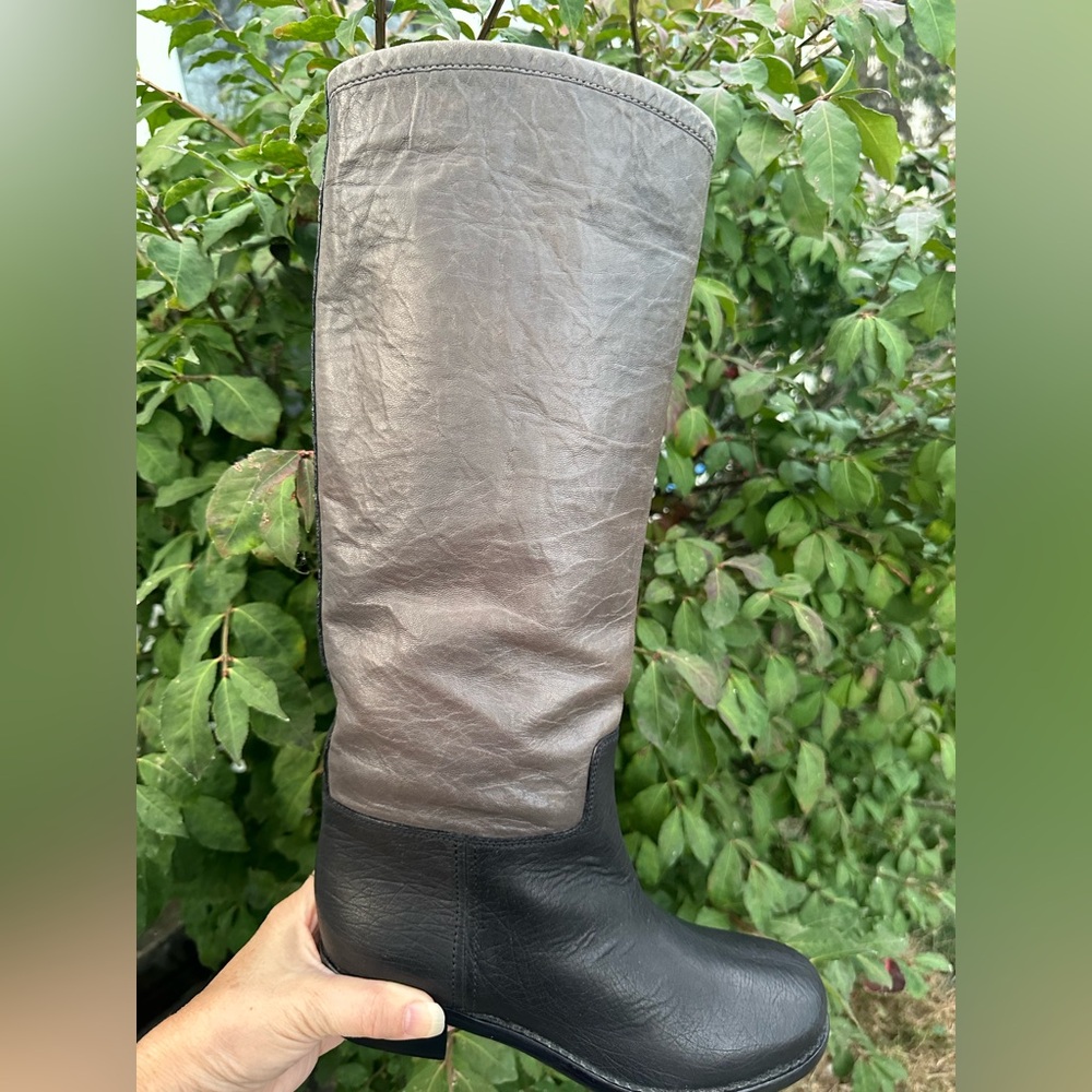 Chanel women’s CC black & silver leather knee-high tall riding boots EU 38.5 C
